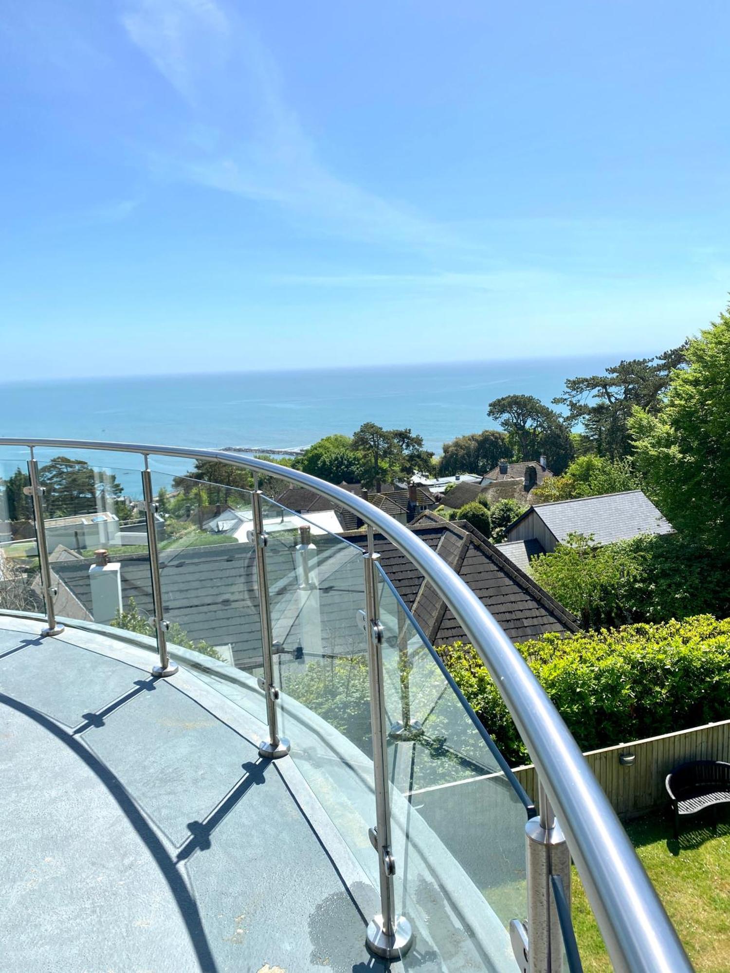 One Of The Best Properties In Lyme! Breathtaking Views Across The Whole Bay. 3 Stories With 2 Tier Veranda Around The Property. Sleeps 6 Lyme Regis Exterior foto